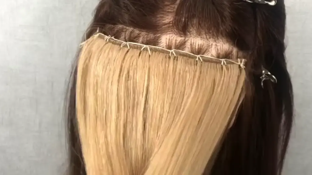 How to Remove Weft Extensions at Home? 1 removing weft hair