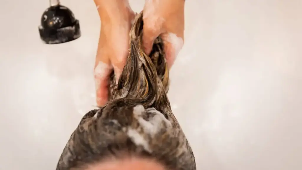 How to Wash Weft Hair Extensions? 1 washing weft hair extensions