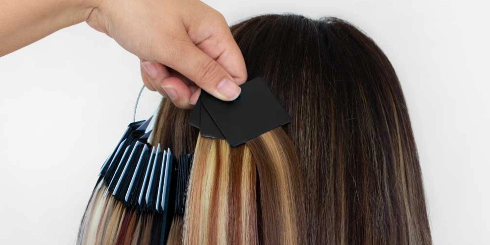 How to Match Hair Color to Extensions Like a Pro? 2 comparing color rings and samples
