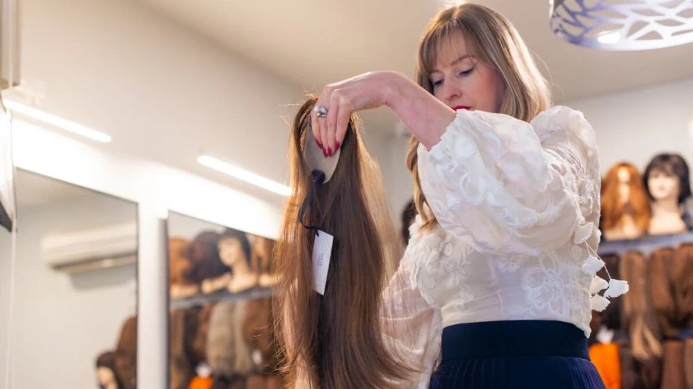 Hair Topper vs Extensions: Which is Best for You? 1 what are hair toppers