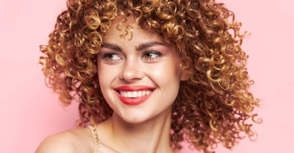 curly hair for round face