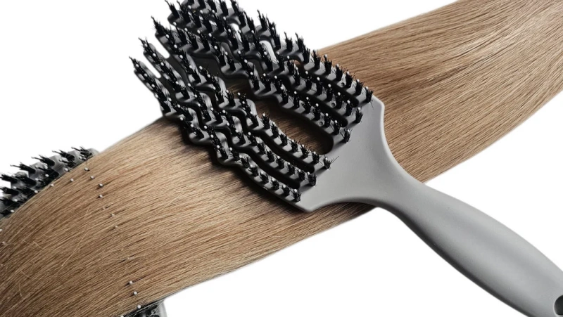 Nano Ring Hair Extensions Aftercare Guide for Beginner 2 detangling and brushing