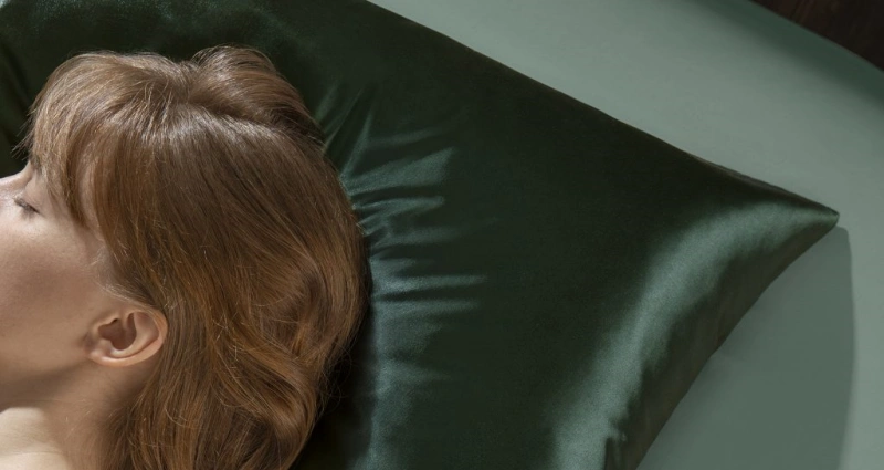 5 Tips for Sleeping With Hand Tied Extensions 3 use silk pillowcase for sleeping with extensions