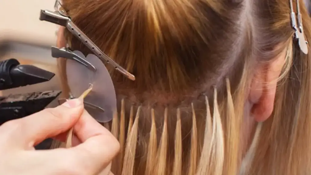 How to Install Flat Tip Hair Extensions? 2 pros of fusion hair extensions
